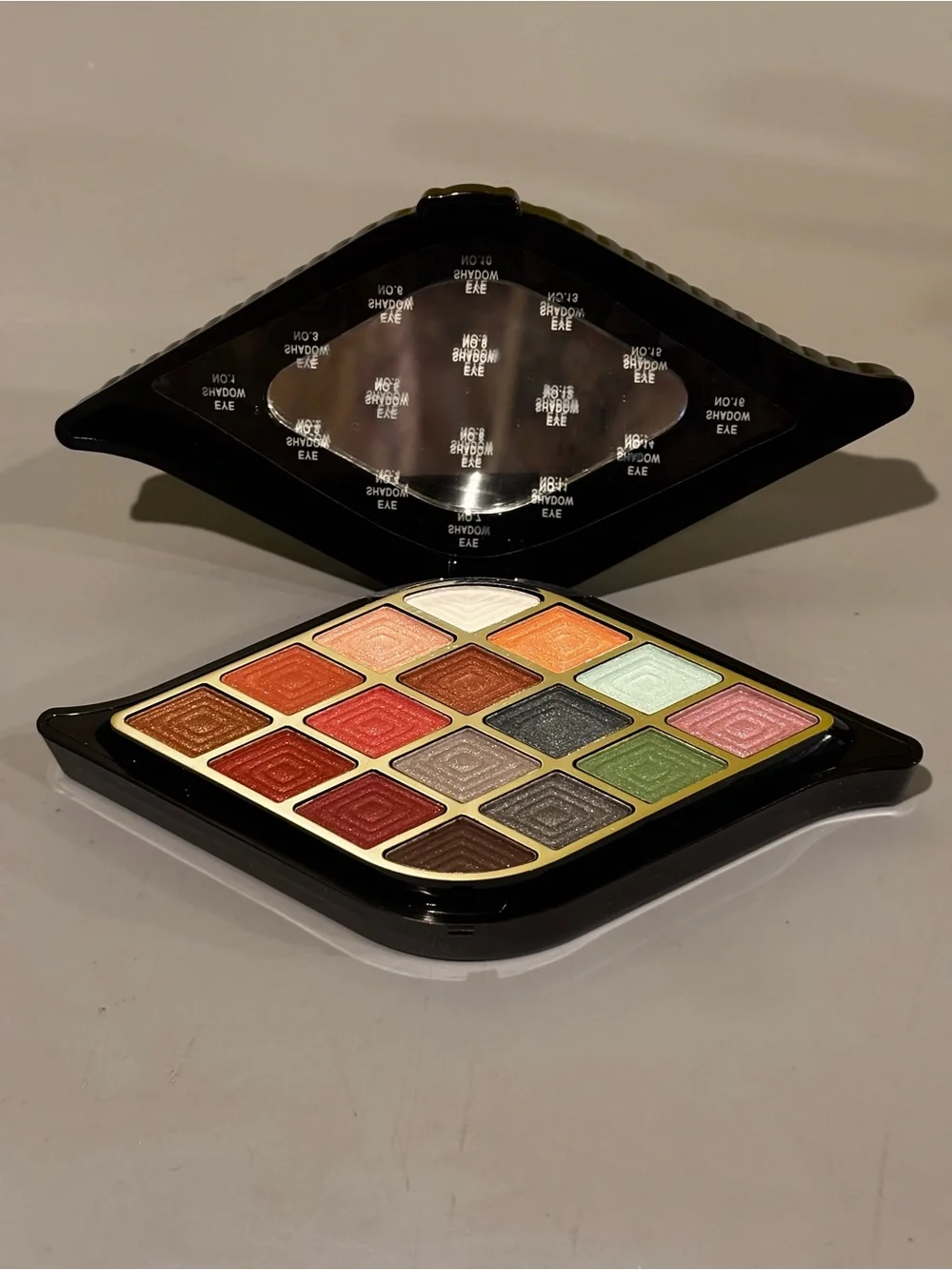BR Beauty Revolution Makeup Kit: Eyeshadow, Blush, Lip Gloss & Brushes 0.51oz